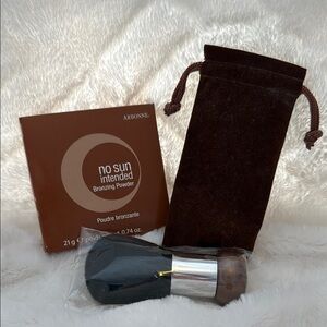Arbonne Bronzing Powder with Brush and Pouch